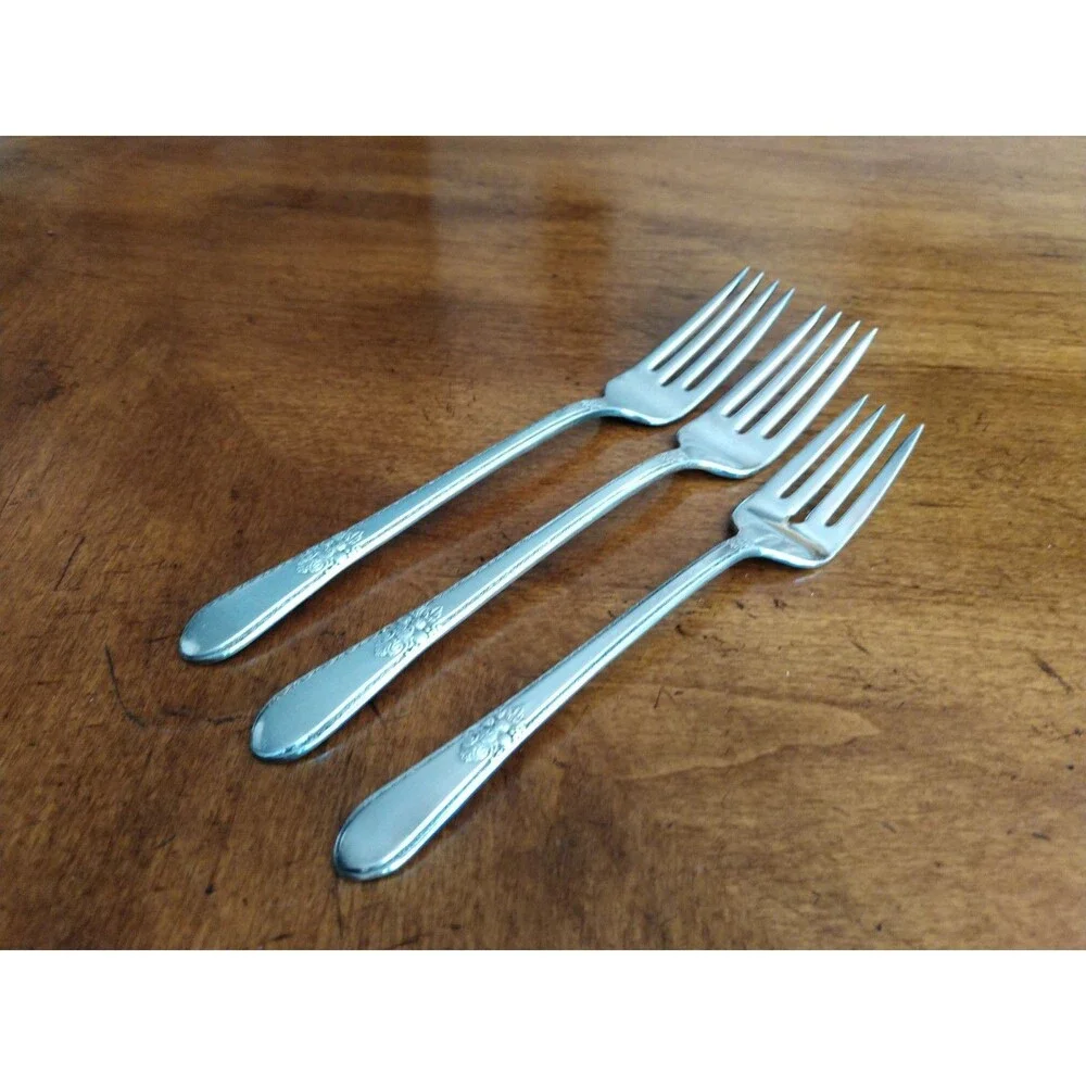 1847 Rogers Bro International Adoration Silverplate 2 Dinner 1 Salad Forks